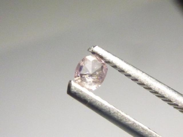 Photo Diamant taille en coussin de 0,10 ct, rose clair, clarté I1 image 6/6