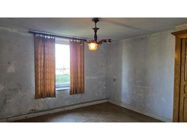 Photo FAYS-LES-VENEURS : Maison en pierre à rénover avec grange et jardin, 3a 40ca, … image 6/6