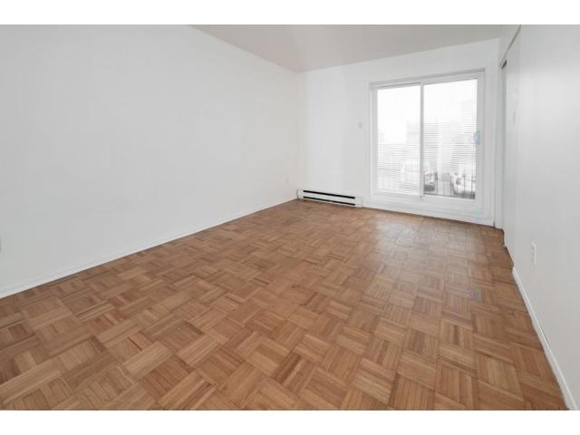 Photo Grand appartement 4 1/2 Rivière-des-Prairies LIBRE (Montreal, Quebec) image 6/6