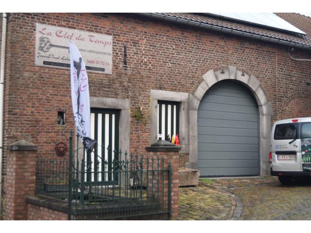 Photo GRANDE VASQUE EN FONTE PATINEE ROUILLE SUR SOCLE image 6/6