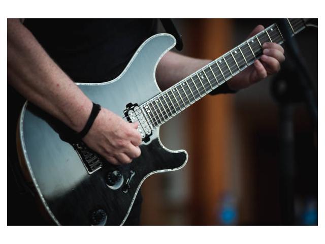 Photo I record bass guitar for your song bass session musician image 6/6