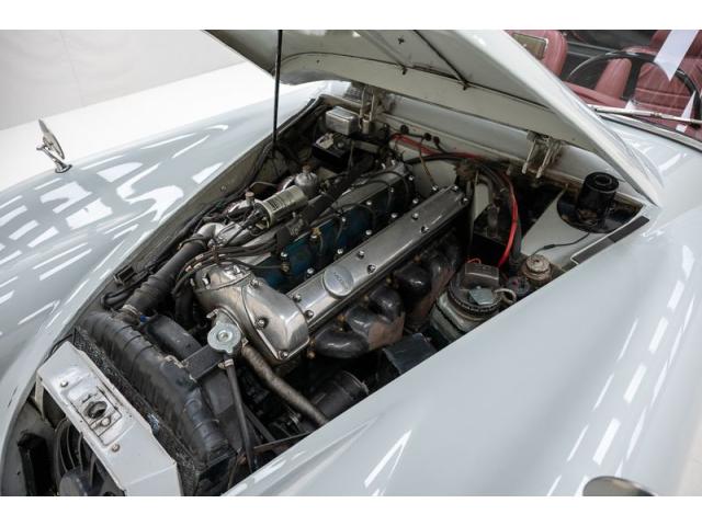 Photo Jaguar XK 150 SE DHC '61 CH914dn image 6/6