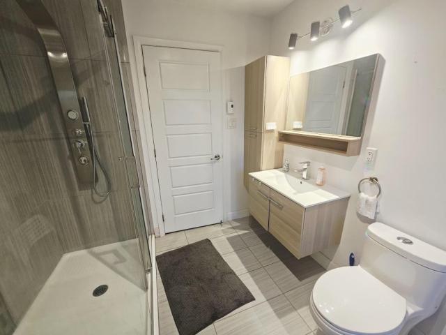 Photo LIBRE Condo semi-meublé sur 2 étages proche de tout (Longueuil, Quebec) image 6/6