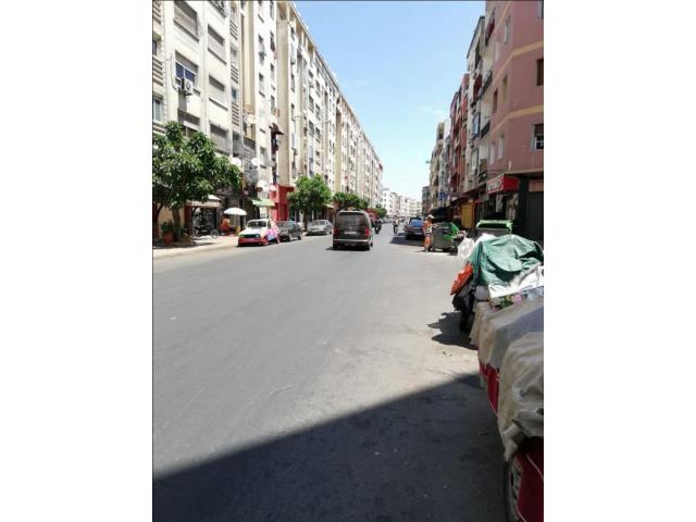 Photo Local commercial bien placé angle image 6/6