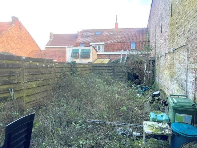 Photo Maison à finir avec 4 chambres, jardin et garage avec sortie. image 6/6