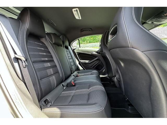 Photo Mercedes-Benz A 180 Business Line - 06 2017 image 6/6