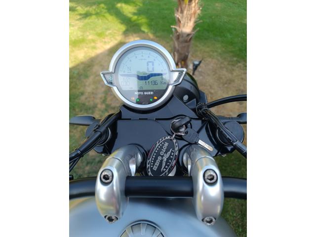 Photo Moto Guzzi V9 Bober Centenario image 6/6