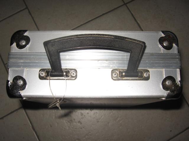 Photo Nouvelle valise en aluminium avec 6 compartiments image 6/6