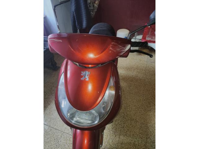 Photo Scooter Peugeot looxor rouge métallisé image 6/6