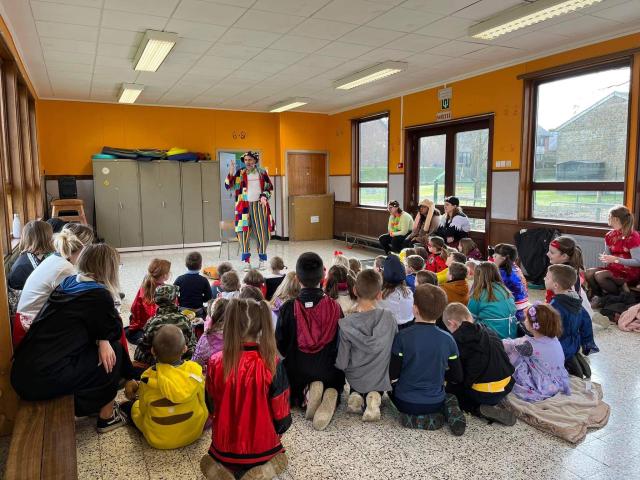 Photo Spectacle de clown, animations de rue, du mime, de la statue vivante, échassier, faux serveur pour é image 6/6