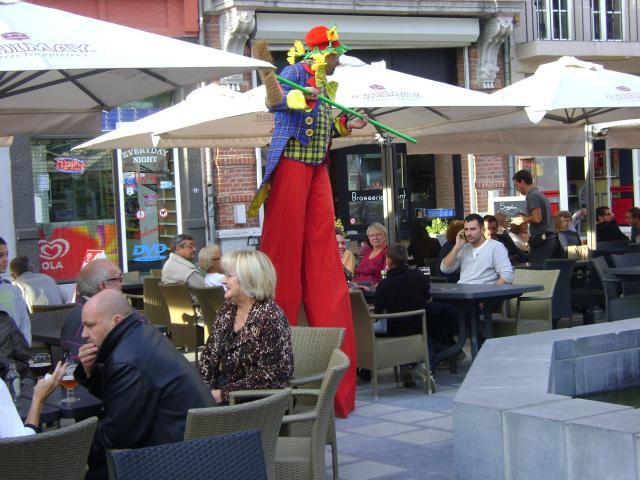 Photo Spectacle de clown, clown anniversaire,  animations de rue, statue vivante, faux serveur, échassier  image 6/6