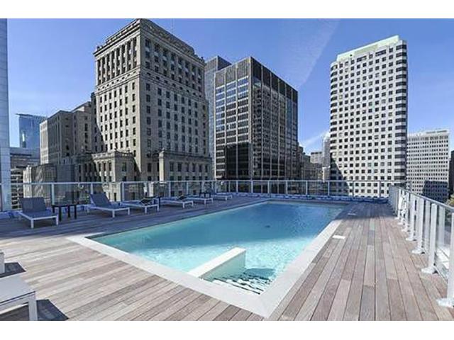 Photo SQUARE VICTORIA Condo 4 1/2 au 11e étage IMMENSE terrasse (Montreal, Quebec) image 6/6