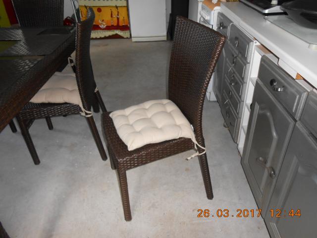 Photo table et chaises de jardin en résine marron image 6/6