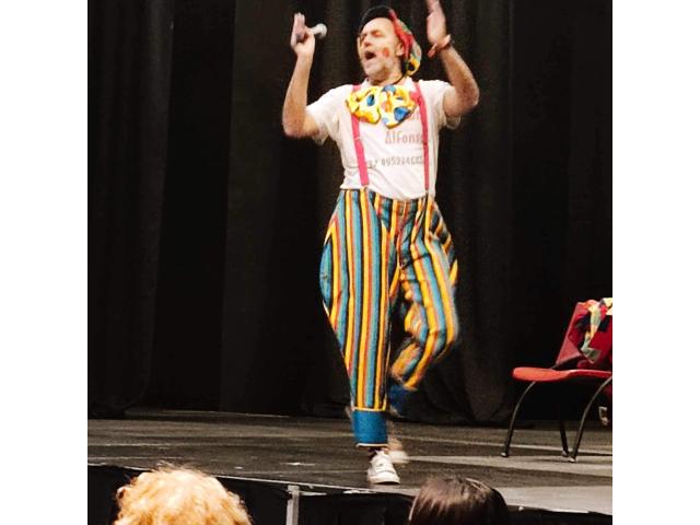 Photo Un spectacle de clown pour égayer votre Saint Nicolas ou arbre de Noël, des animations de rue pour v image 6/6