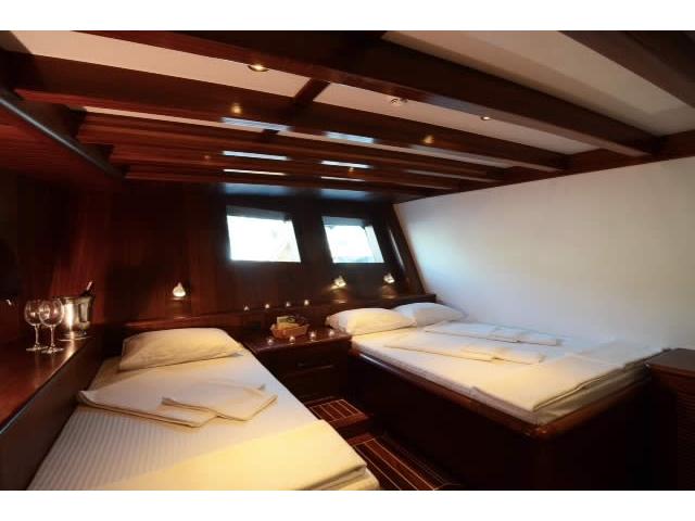 Photo yacht conçu pour des croisiéres et du charter de luxe avec une capacité de 32 invités image 6/6